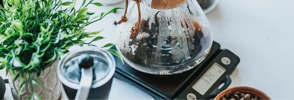 chemex and coffee on scales